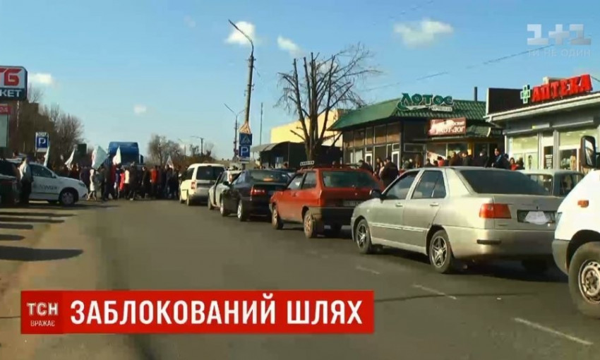 В Николаевской области люди перекрыли трассу и подрались с водителями