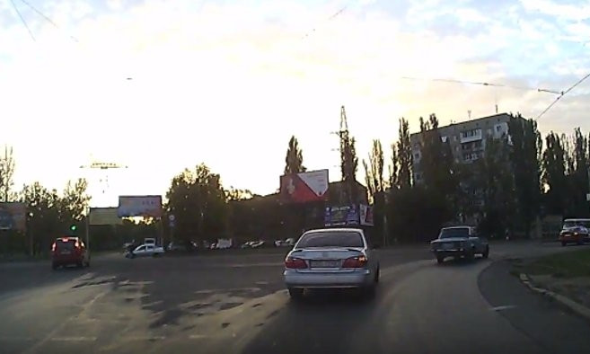 На улице Кузнечной таксист сбил велосипедиста