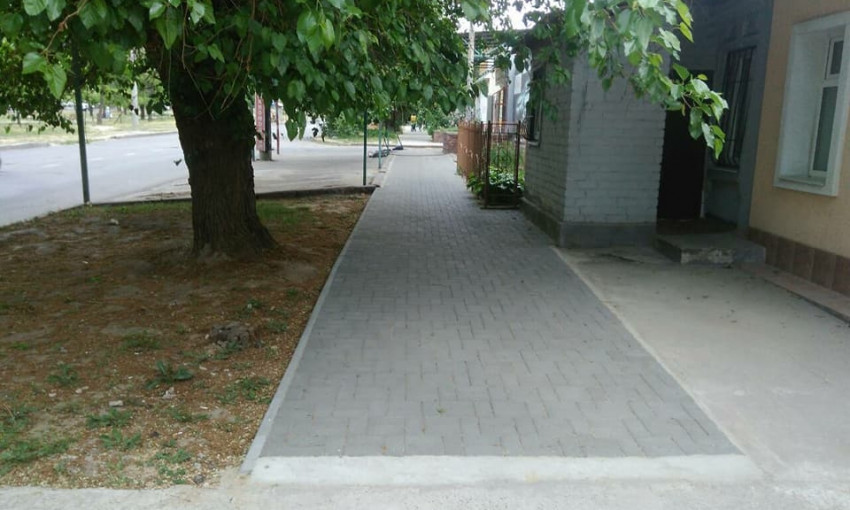 На Чкалова укладывают тротуарную плитку и благоустраивают другие улицы Заводского района