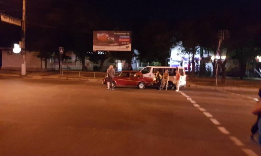 На остановке "Школьная" в Николаеве произошло ДТП