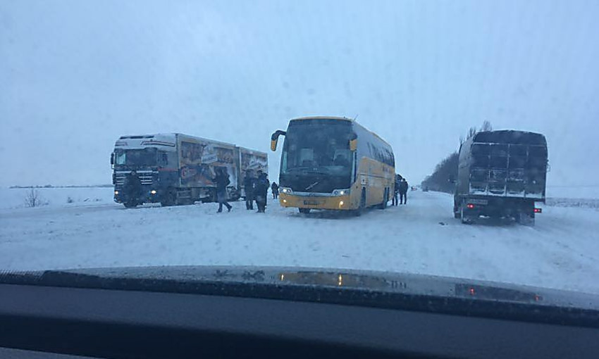 Автобусные рейсы в Киевскую и Черкасскую области могут приостановить из-за снегопадов