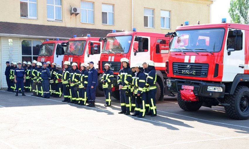 Николаевские спасатели получили 4 новых пожарных автомобиля