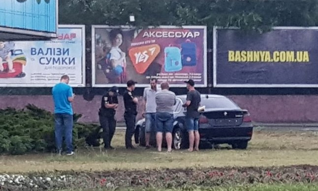 В Николаеве на Херсонском кольце произошла авария, автомобиль вылетел на газонную часть