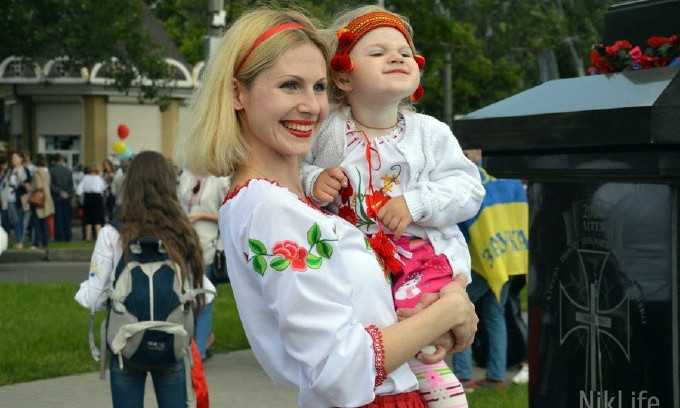Николаевцев зовут пройтись традиционным шествием в вышиванках