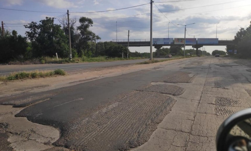 «Это позор Николаева»: горожане возмутились состоянием дороги на выезде из Николаева