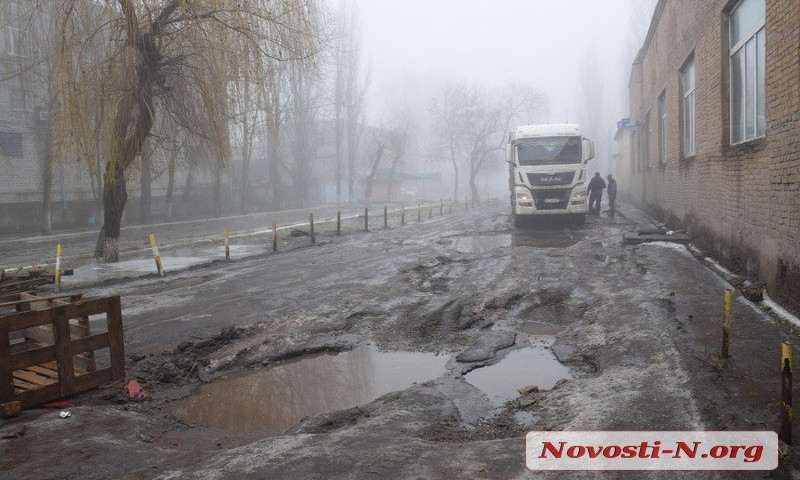 Улица Новозаводская снова заблокирована и большегрузы следуют по Космонавтов