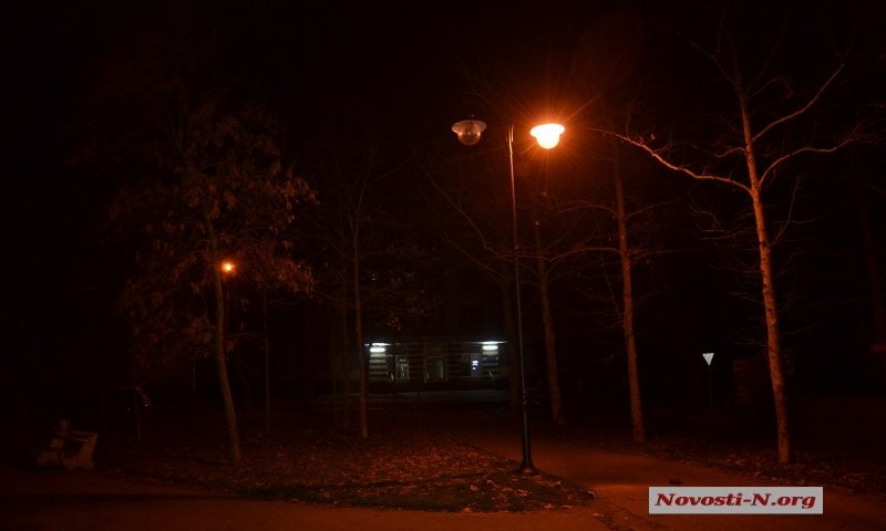 Селе Надбугское по ночам погружается в кромешную тьму, освещение отключили централизованно