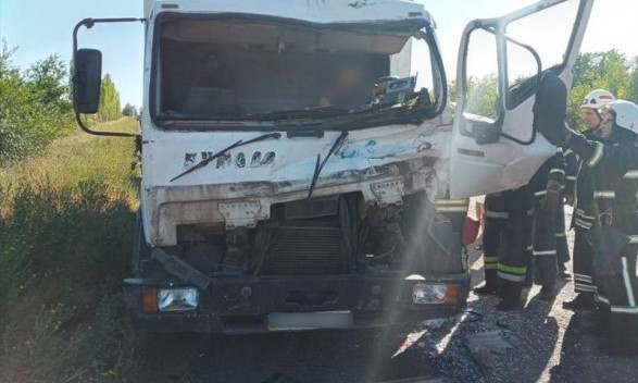 На трассе «Днепр – Николаев» грузовик влетел в легковушку