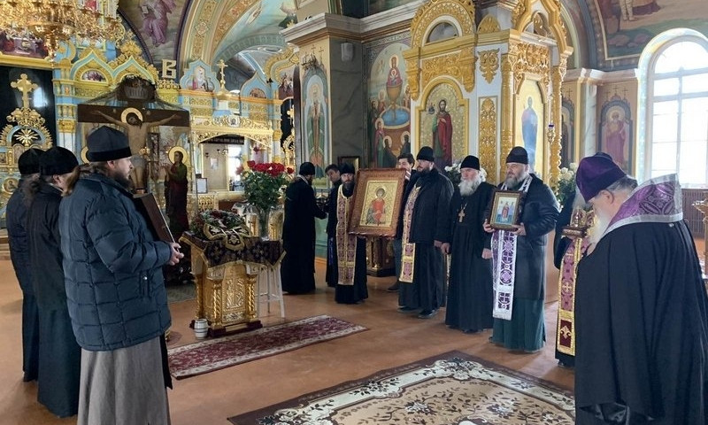 Священнослужители на всех въездах в город помолились о помощи Николаеву во время эпидемии