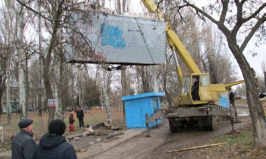 В Корабельном районе Николаева демонтировали 3 МАФа