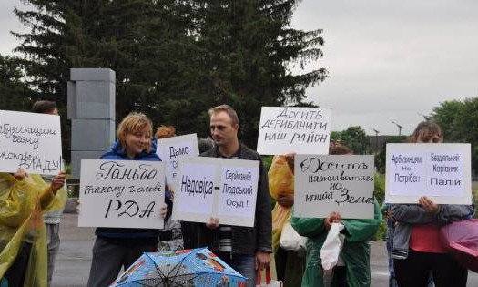 Жители Арбузинки устроили забастовку и требовали отставки главы РГА