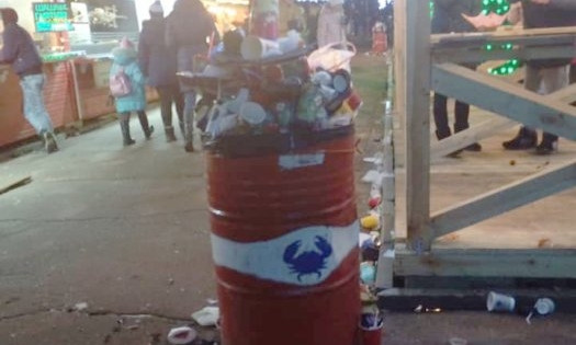 «Напоминает помойку»: николаевцы жалуются на мусор и нехватку урн на Соборной площади