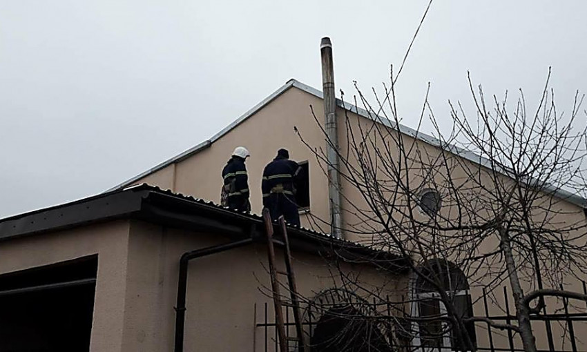 На Николаевщине спасатели ликвидировали пожар гаража, пристроенного к частному дому