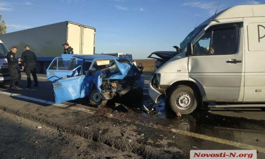 На трассе «Николаев-Одесса» произошла жуткая авария: один человек погиб, четыре – госпитализированы в больницы