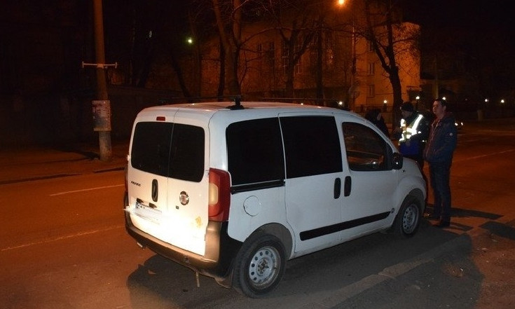 В Николаеве таксист брызнул в лицо полицейским из газового баллончика