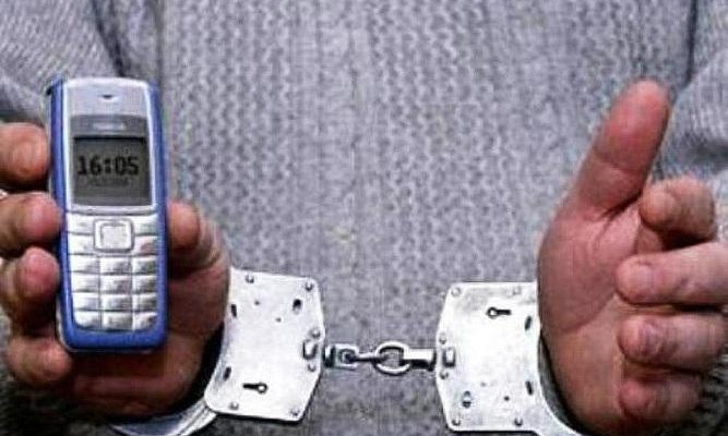 Заключенный, находясь в колонии, занимался мошенничеством с помощью мобильного телефона