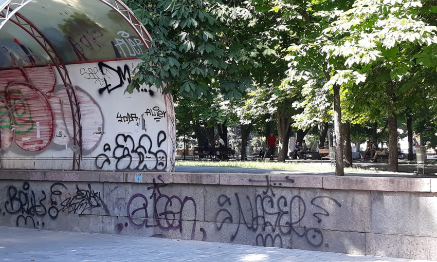 «Стена плача» в центре Николаева - горожане просят власти решить проблему