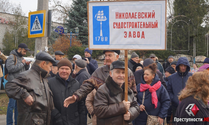 Гройсман пообещал обратиться в «Укроборонпром» из-за задержек по выплате зарплаты работникам НСЗ