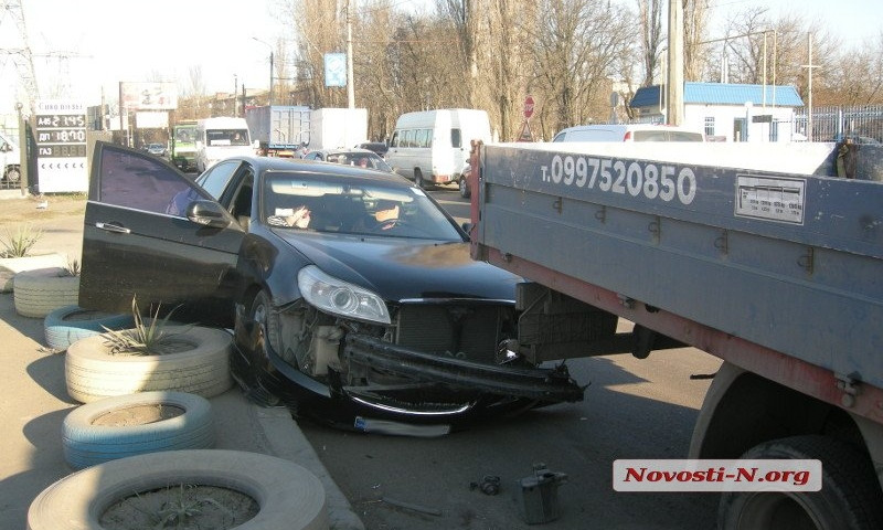 В Николаеве ДТП: "Шевроле" под колесами грузовика