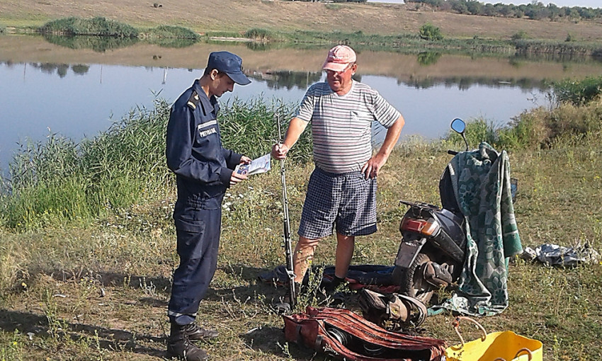 Николаевские спасатели напомнили отдыхающим о правилах безопасного поведения на воде и с огнем