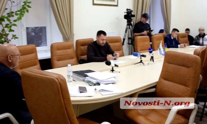 Депутаты рекомендовали мэру Сенкевичу разобраться с прогульщиками постоянных комиссий