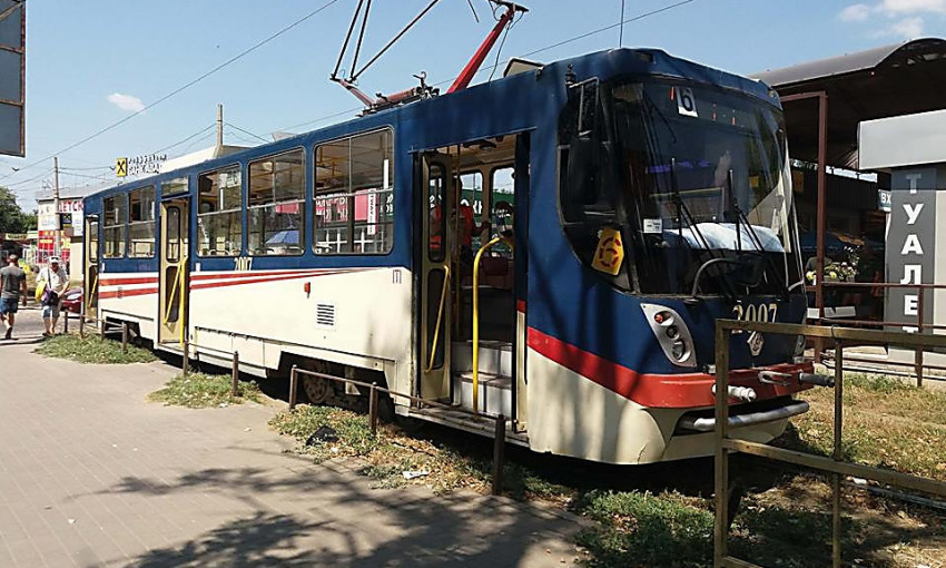 В Николаеве возле рынка «Колос» пожилого мужчину сбил трамвай