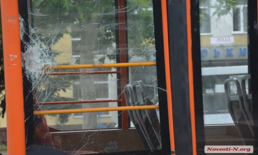 Мэр Николаева требует снимать с маршрутов автобусы, которые находятся в плохом состоянии 