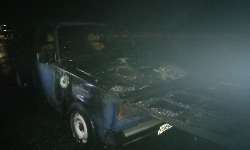 На трассе под Вознесенском спасатели тушили пожар автомобиля