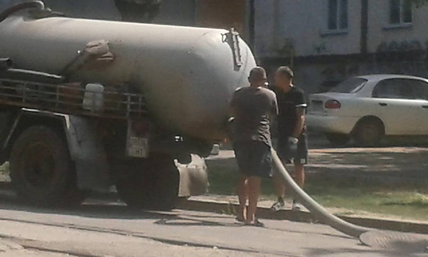 В Николаеве ассенизатор сливал отходы в городскую канализацию