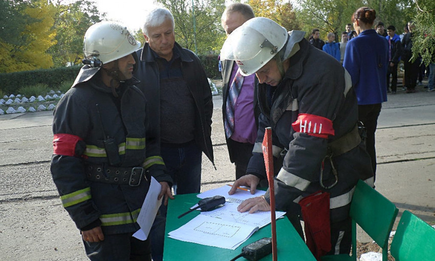 Спасатели потушили условный пожар в Снигиревском профессиональном лицее