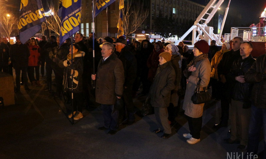 В Николаеве активисты почтили память Героев Небесной Сотни
