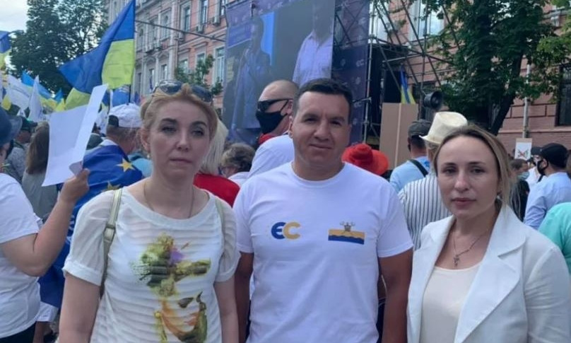 Глава Николаевского облсовета Виктория Москаленко пришла на акцию, чтобы поддержать Порошенко 