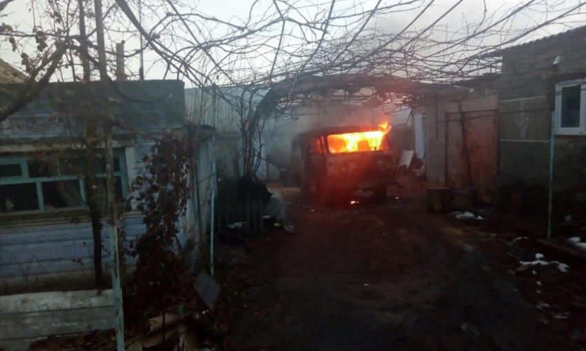 На Николаевщине горел автомобиль УАЗ