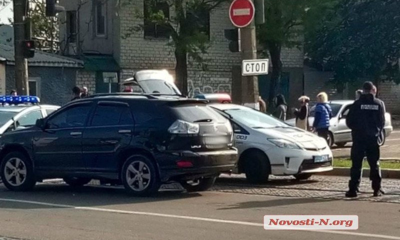 На Центральном проспекте спецназовцы задержали водителя автомобиля с пистолетом