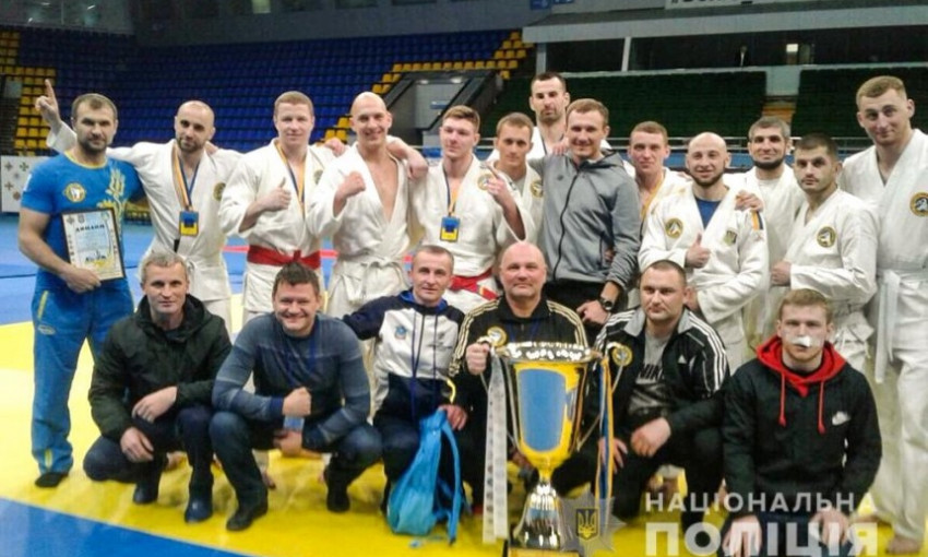 Николаевские правоохранители привезли награды с соревнований по рукопашному бою