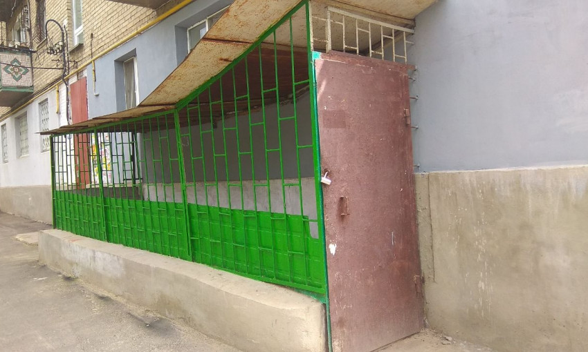 В Николаеве жильцы дома бьют тревогу: горсовет незаконно продал их подвал, а застройщик принялся рушить стену