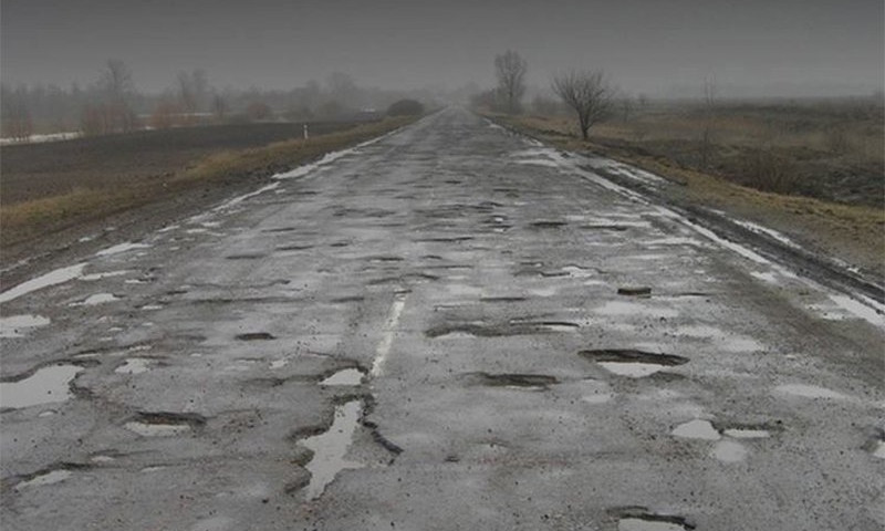 «Провезти по дорогам голой #о*ой»: Зеленский снял видео на трассе по дороге в Николаев