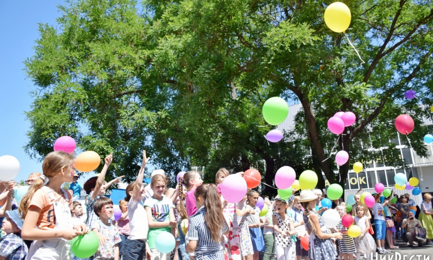 Фокусник, Crazy Frog и много воздушных шаров – на «Экваторе» отпраздновали День защиты детей
