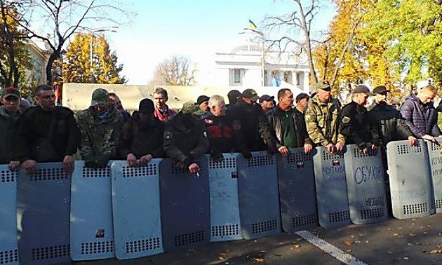 Николаевские нардепы поддерживают часть требований митингующих у Рады
