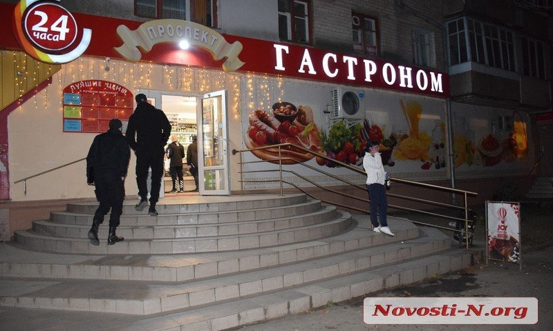 В Николаеве суд отпустил ревнивицу, всадившую на улице нож в спину бывшего бойфренда