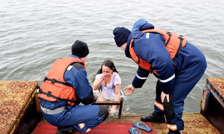 Спасатели напомнили николаевцам о правилах безопасности в Крещение