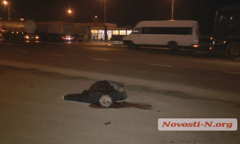 Авария в микрорайоне Варваровка: грузовик сбил пешехода, полиция устанавливает личность погибшего