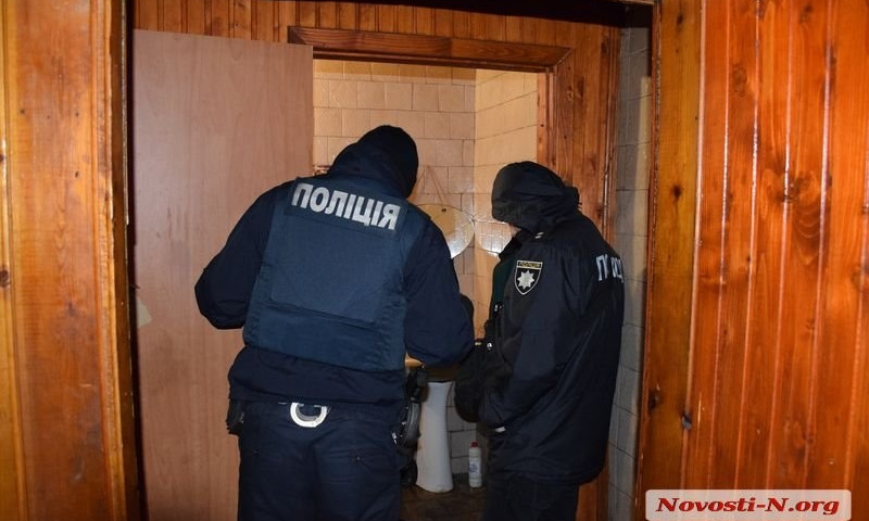 В Николаеве посетитель кафе выпил рюмку водки и умер в туалете