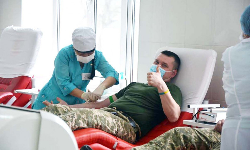 Николаевские десантники сдают кровь для онкобольных детей