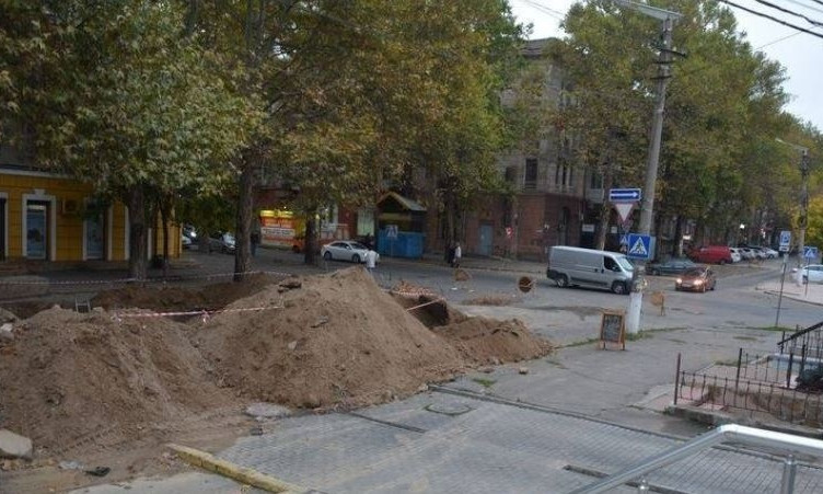 Улица Московская в Николаеве перекрыта: ремонт теплосетей 