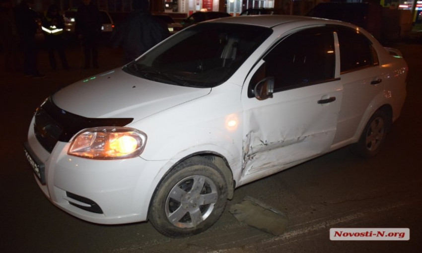 Авария на проспекте Мира: водитель иномарки решил перестроиться в другой ряд и зацепил автомобиль