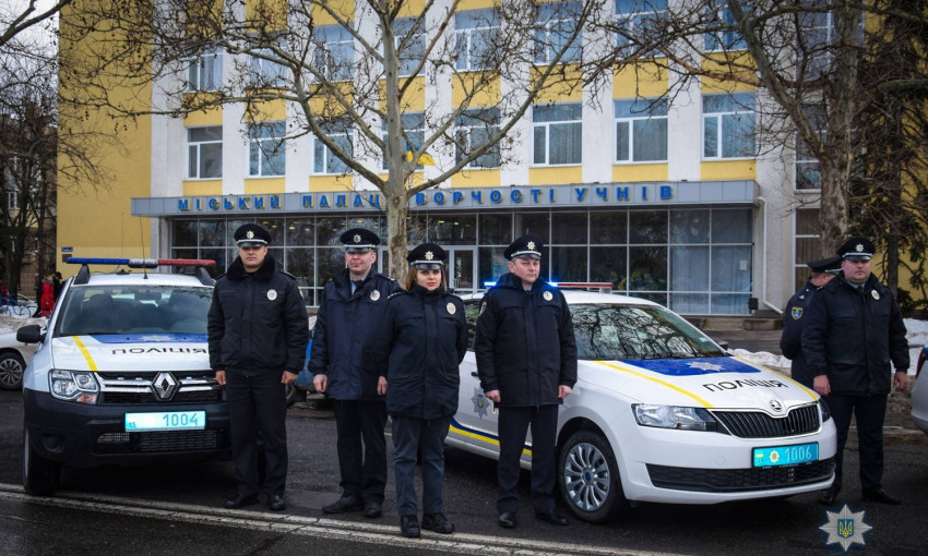 Николаевским полицейским передали 10 служебных машин