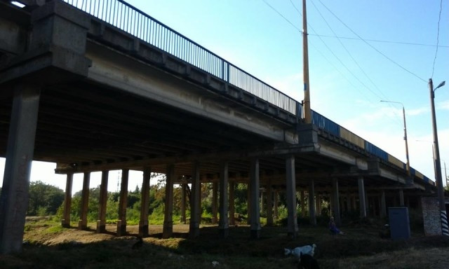 Мост на Широкую Балку рушится снизу и какой смысл на его покрытие закатывать 5,5 миллионов