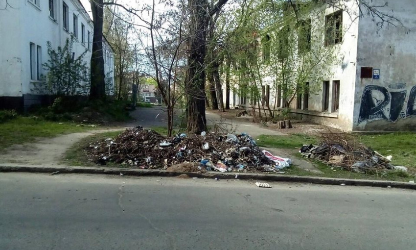 Николаевцы продолжают жаловаться на мусорные свалки по городу