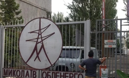 Скандал в "Николаевоблэнерго" - директорское кресло "делили" под присмотром полиции